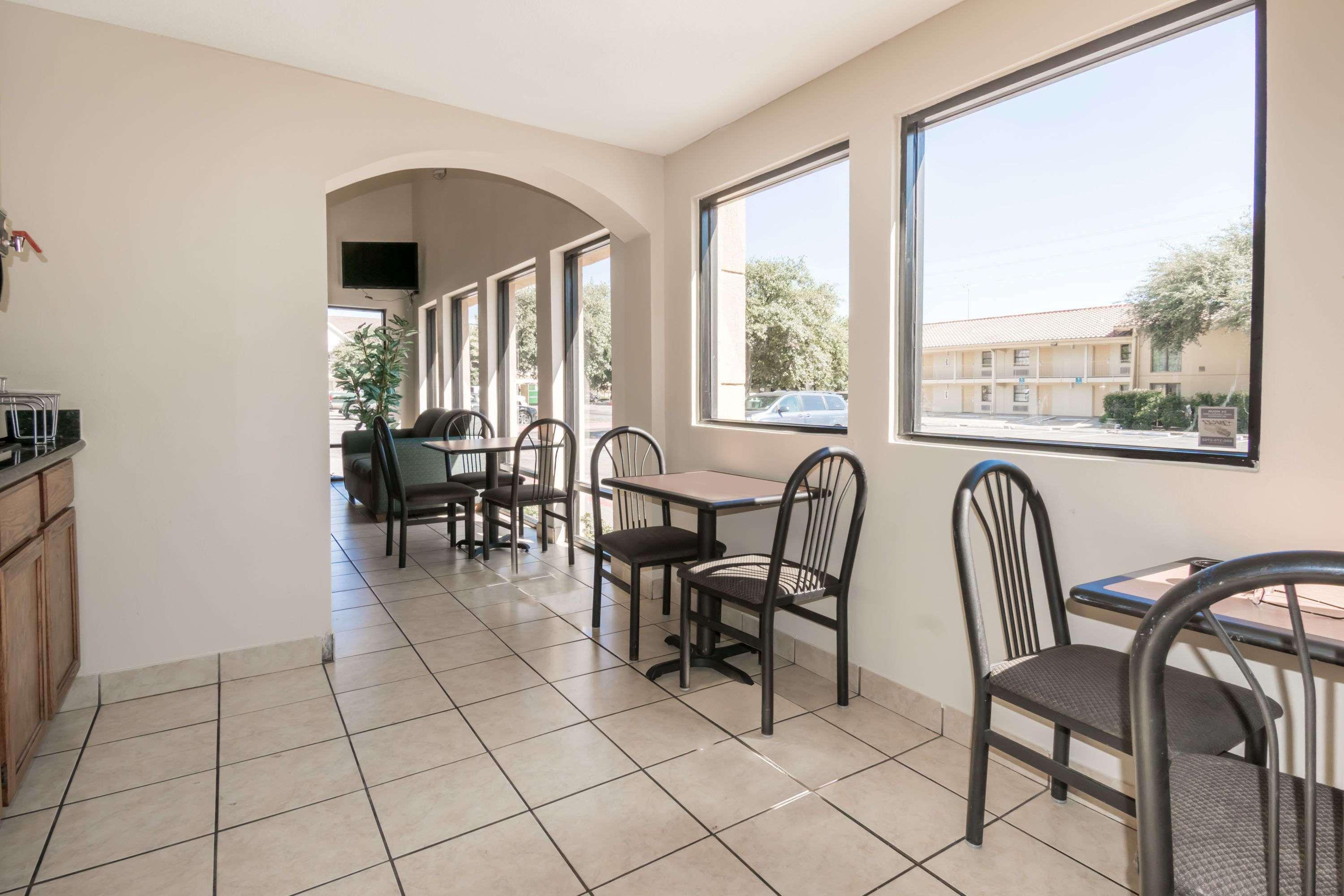 Days Inn South Austin Eksteriør billede
