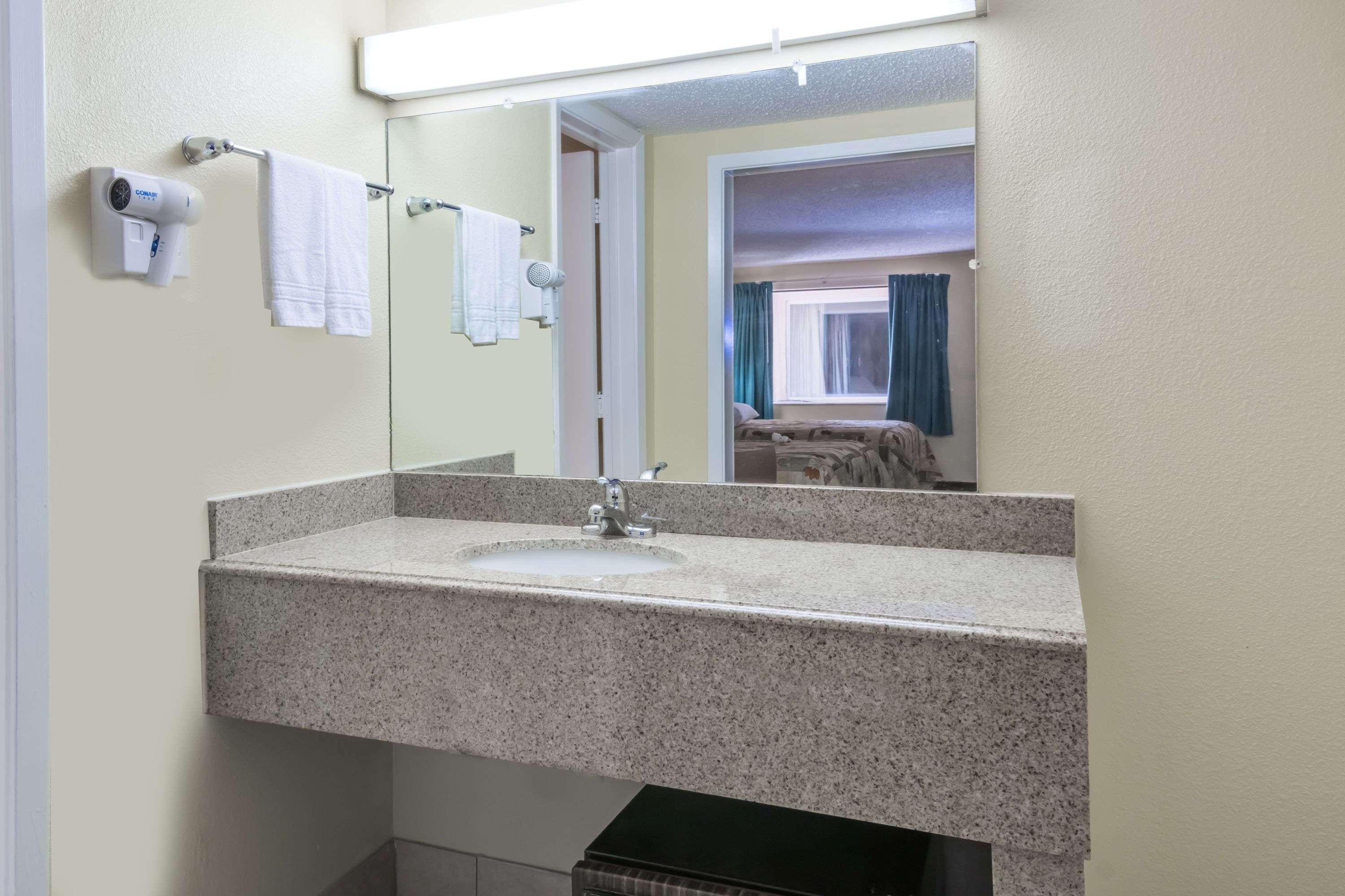Days Inn South Austin Eksteriør billede