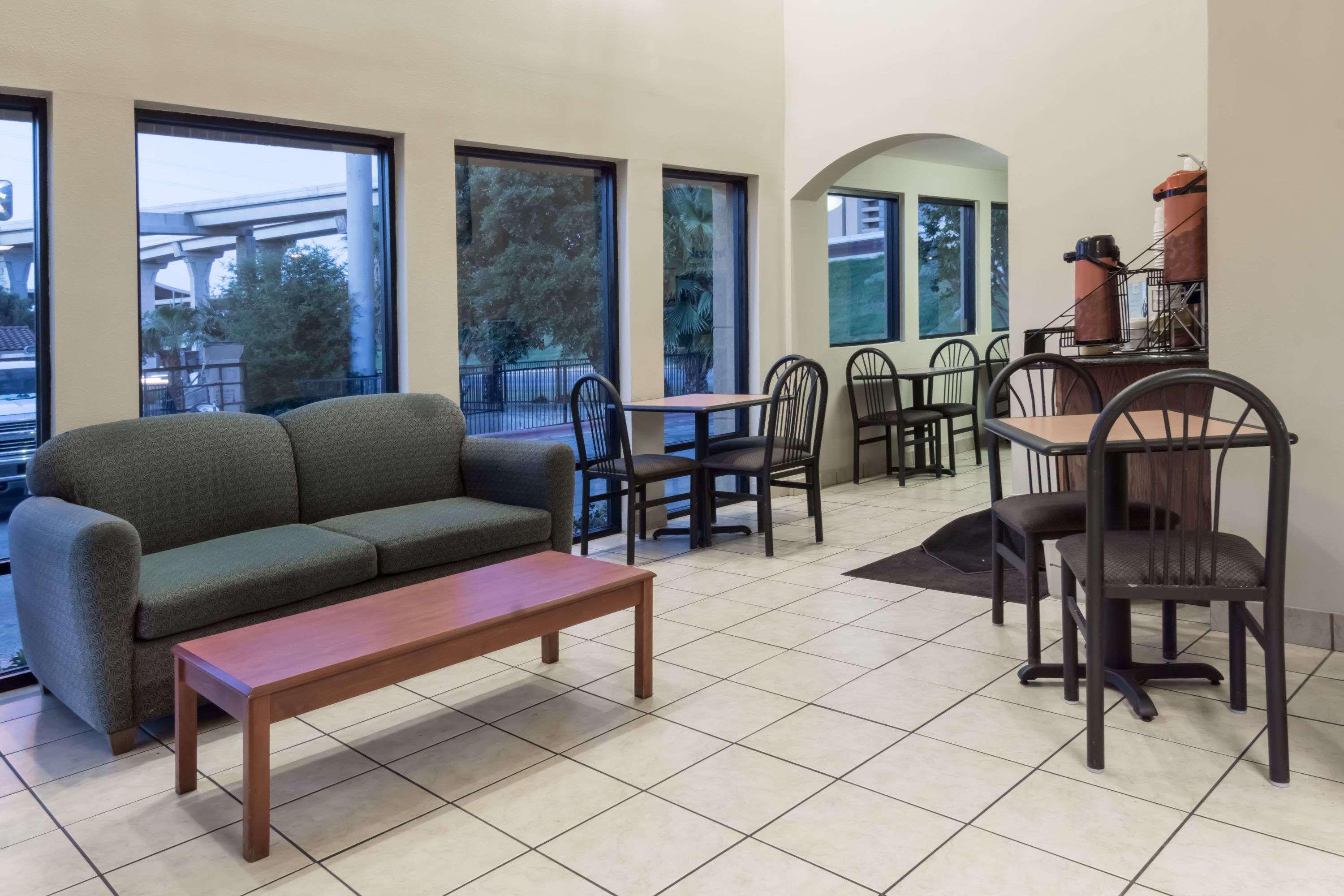 Days Inn South Austin Eksteriør billede
